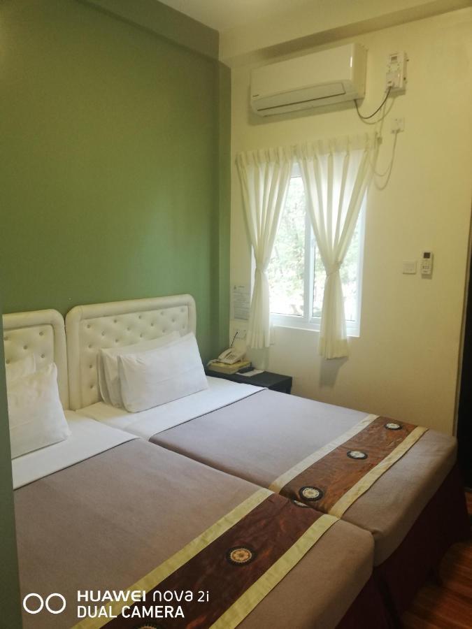 Supreme Hotel Yangon Esterno foto