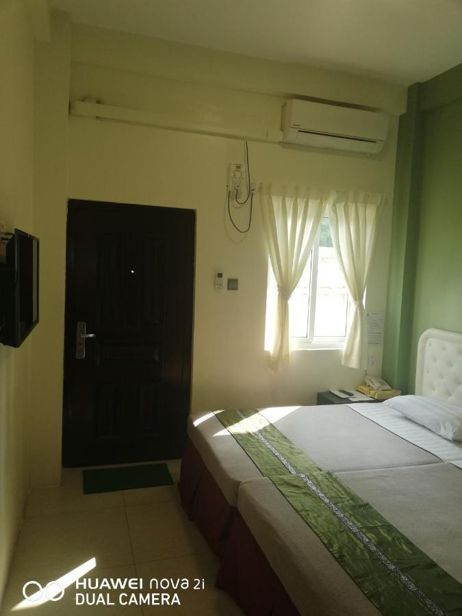 Supreme Hotel Yangon Esterno foto