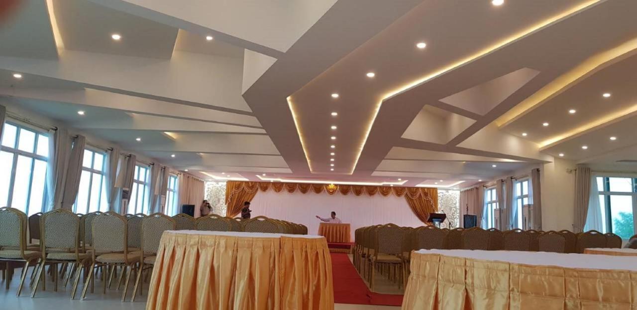Supreme Hotel Yangon Esterno foto